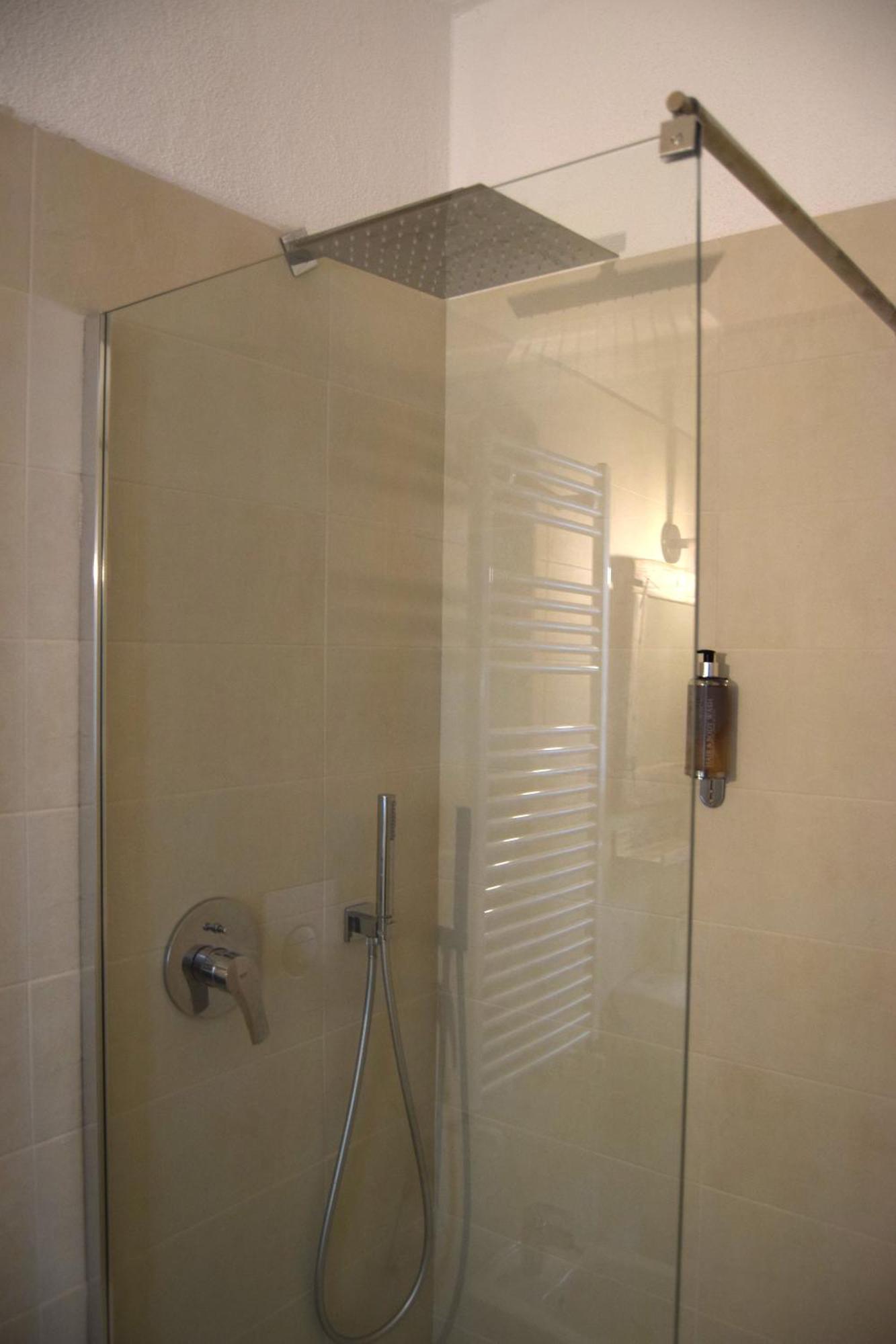 12 Passi Dal Mare Hotel Bari Bagian luar foto