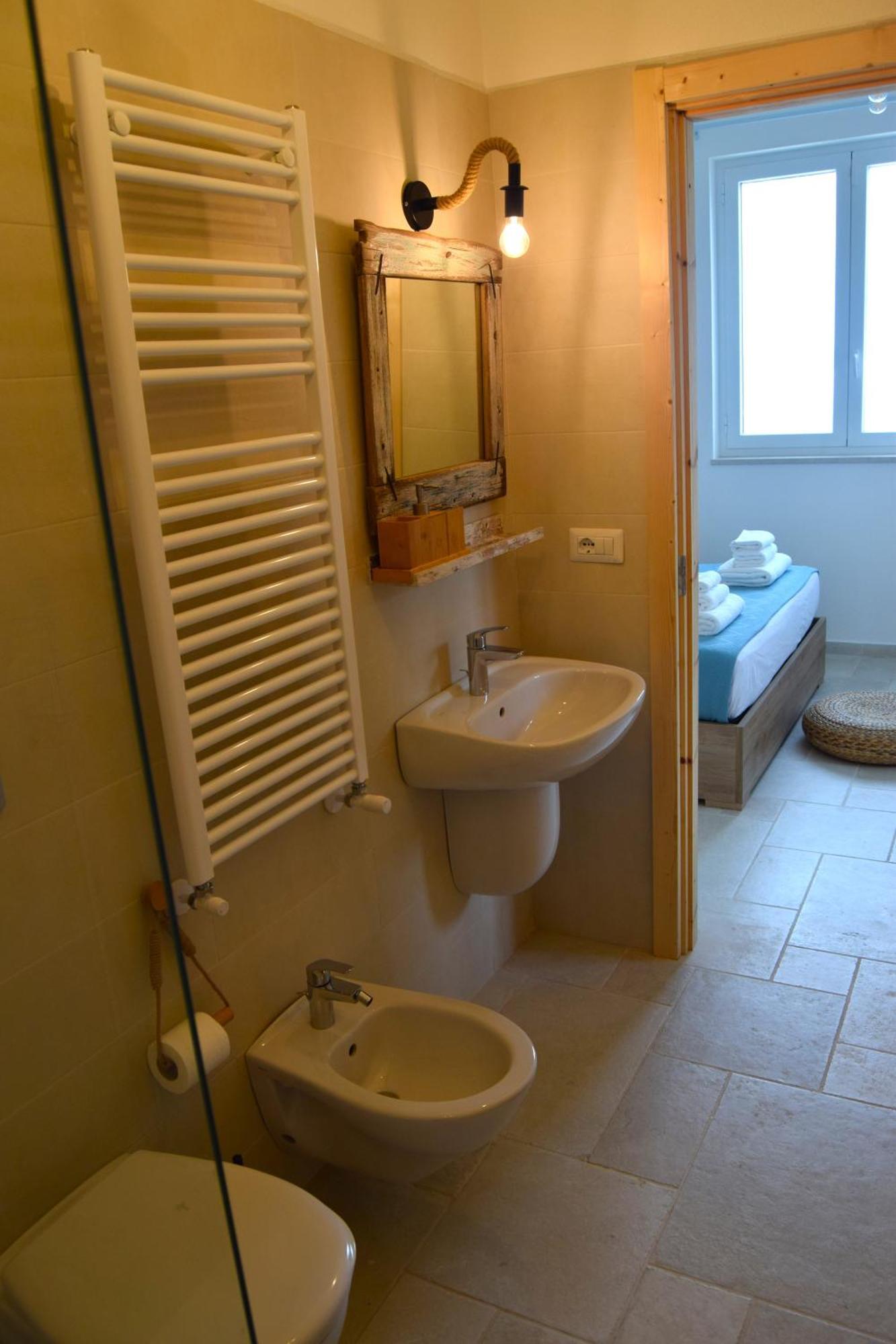 12 Passi Dal Mare Hotel Bari Bagian luar foto